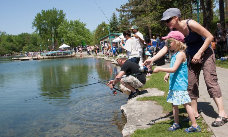 Un 18e Festival de la pêche au Centre de la nature Pour le 17e Festival de la pêche, le bassin du Centre de la nature sera ensemencé de 5000 à 6500 truites. (Photo: Daniel Therrien)