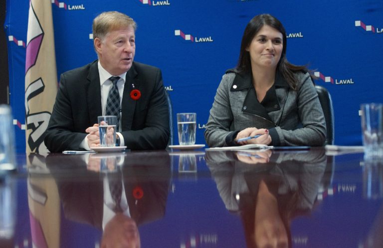 Le Centre de services animaliers sur les rails Le maire Marc Demers et la conseillère municipale Sandra Desmeules.