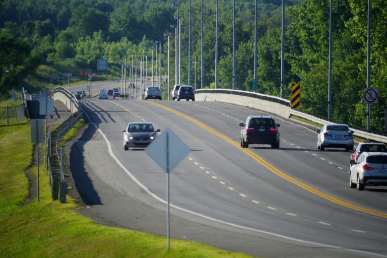 L’asphaltage de la 335 commence bientôt Le dernier asphaltage de ce tronçon de la route 335 datait de 2001 lors de sa construction. (Photo TC Media - Archives)