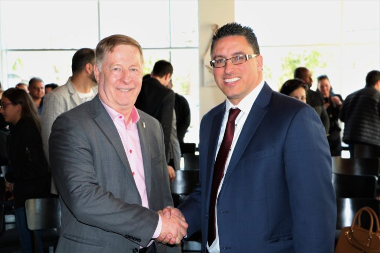 Le ML confirme Yannick Langlois dans L’Orée-des-Bois Le chef du Mouvement lavallois, Marc Demers, accueille dans ses rangs un 18e candidat officiel en Yannick Langlois, qui représentera le parti dans le district L’Orée-des- Bois.