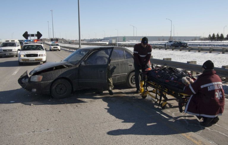 Accident sur la 440 L'accident s'est produit en début de matinée, sur la 440 à la hauteur de la sortie pour l'autoroute 15 sud. (Photo: Alarie Photos)