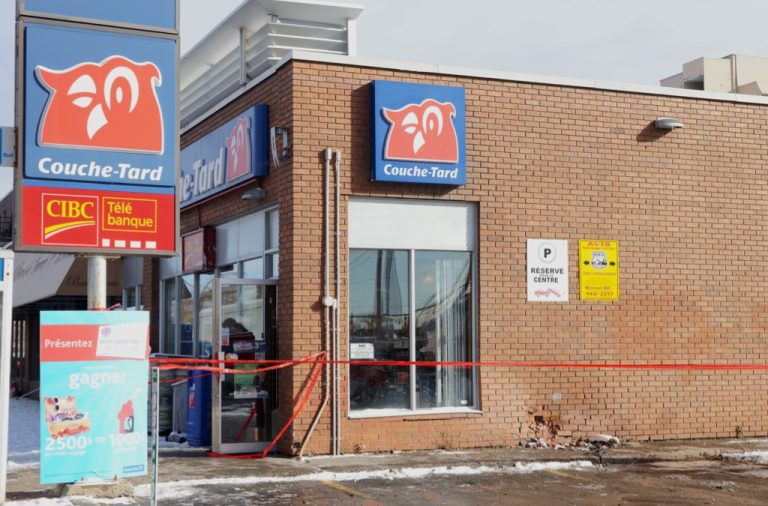 La vitesse est en cause dans cet accident qui, heureusement, n'a pas eu de conséquence grave. (Photo TC Media - Mario Beauregard) 