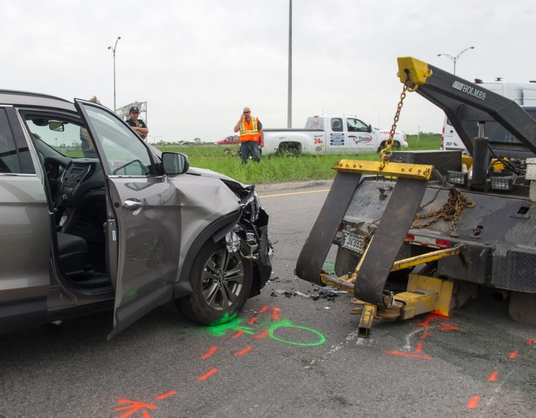 Sa jambe sectionnée dans une bretelle d’accès À l'arrivée des secours, la victime était consciente. (Photo TC Media - Vincent Graton)