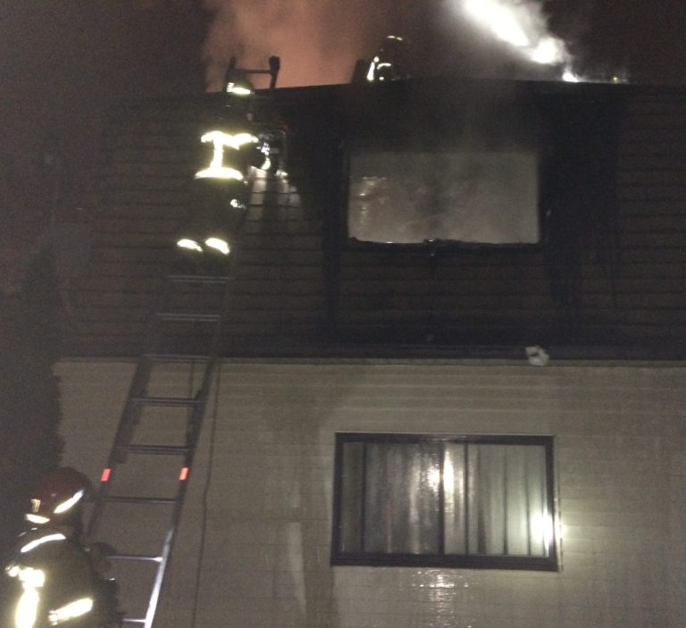 Les pompiers n'ont procédé à aucun sauvetage, personne ne se trouvant heureusement à l'intérieur de la demeure.