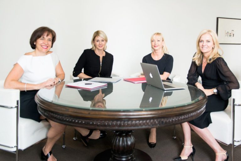 Les Fourgons Transit, une PME d’exception triée sur le volet Le Conseil des sages d’Adrenalys lors de récentes délibérations, dans l'ordre habituel: Nathalie Pilon, présidente de Canada, Thomas & Betts, Geneviève Biron, P.-D.G. de Biron Groupe Santé, Christiane Germain, coprésidente de Groupe Germain Hôtels, et la présidente Isabelle Hudon, chef de la direction de la Financière Sun Life au Québec. Absente sur la photo, Geneviève Marcon, présidente de GM Développpement, complète le conseil.