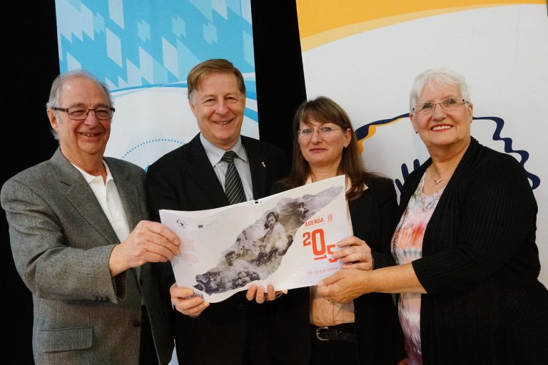 Agenda historique pour les 50 ans de Laval L'agenda est le résultat d'un important travail collectif entre la Société d'histoire et de généalogie de l'Île Jésus, le Centre d'archives de Laval et Ville de Laval. (Photo TC Media - Mario Beauregard)