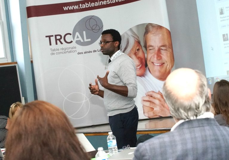 Célébrer les aînés bénévoles Adler Louis-Jean, de la Société de transport de Laval (STL), a parlé de la technologie au service de la promotion événementielle.