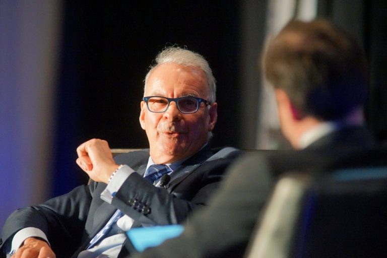 La conférence d'Alain Bouchard a pris la forme d'un échange animé par le président du conseil de la Chambre de commerce et d'industrie de Laval, Christian Provencher.