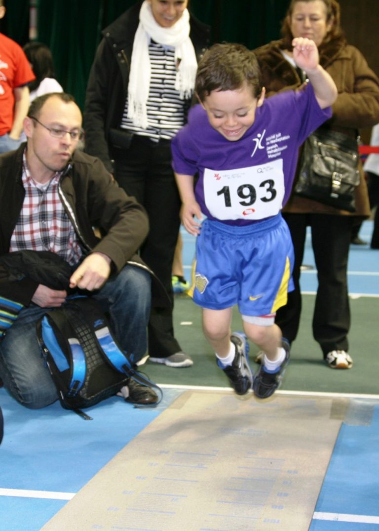 Accumuler les réussites grâce à l’activité physique Douze enfants fréquentant l'Hôpital juif de réadaptation ont accompli quelques épreuves, le 1er mai, au Défi sportif AlterGo.