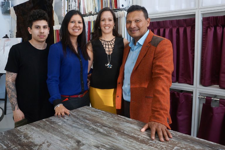 Gabriel Perez-Lessard, informatique; Émilie Perez-Lessard, administration; Yanaima Cabreja-Acosta, gestion; Sergio Perez, président.