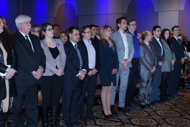 Le 23 mars, 11 des 21 élus lavallois étaient présents au Centre de congrès Le Palace, où Roland Dick et Anthony Mavros étaient confirmés candidats officiels du Parti conservateur dans les circonscriptions de Laval-Les Îles et Vimy.