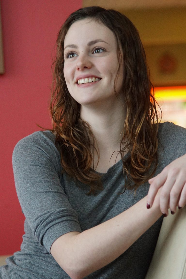 C'est en compagnie de sa consoeur Isabelle Pin qu'Ariane Demers a mis au point le numéro qui leur a permis de gagner la finale locale de Cégeps en spectacle. (Photo: Mario Beauregard) 