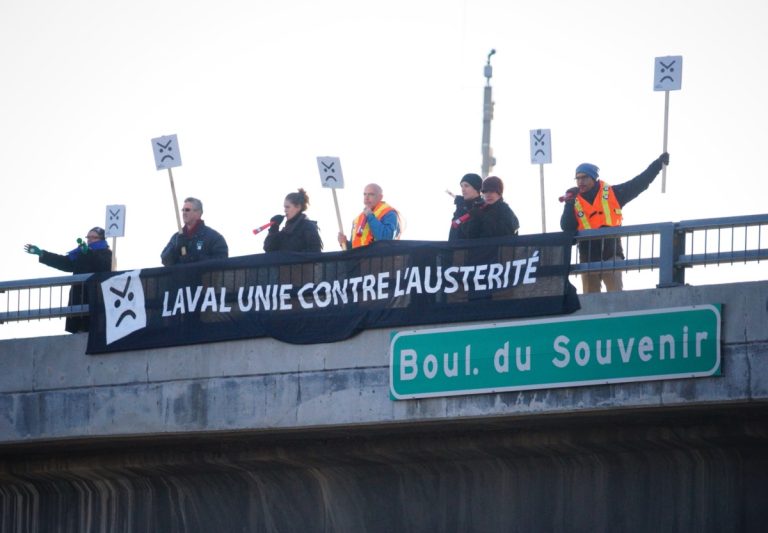 Les organismes communautaires lancent un cri du cœur Le 21 octobre, des regroupements s'exprimaient sur le sous-financement et les mesures d'austérité du gouvernement Couillard et 10 jours plus tard, ce même milieu installait des banderoles au-dessus de ponts et viaducs lavallois, en signe de mécontentement.