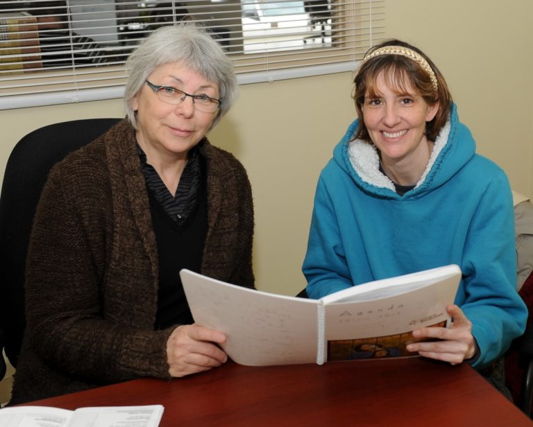 Sur la photo, on reconnaît Francine Metthé, à gauche en compagnie de Patricia Sibbald. (Photo: Vincent Graton)