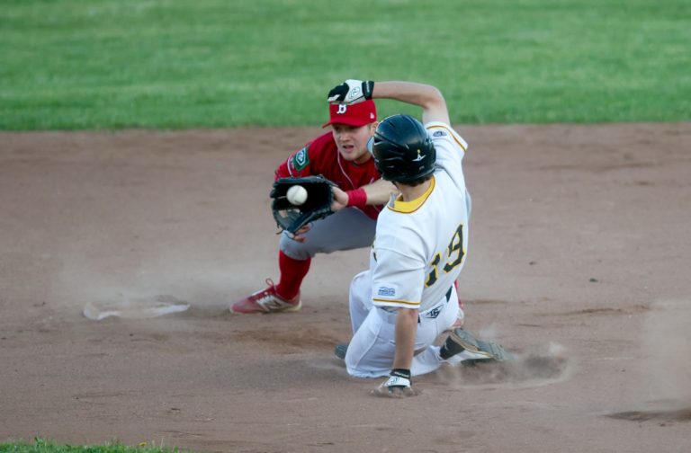 Dernier droit des Pirates de Laval Les Pirates de Laval connaissent une bonne saison au sein de la LBJÉQ.