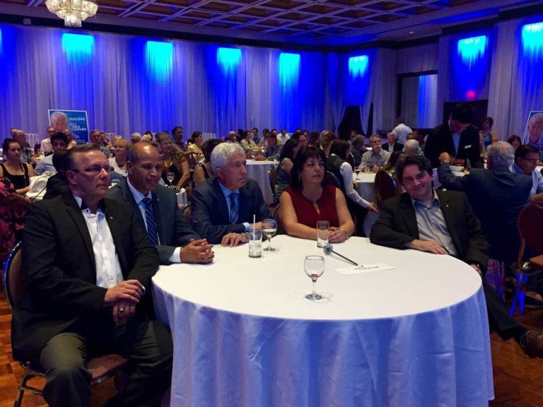 Le chef bloquiste vient fouetter les troupes à Laval Le chef bloquiste Gilles Duceppe entouré de ses candidats lavallois Daniel St-Hilaire (Alfred-Pellan), Barek Kaddouri (Vimy), Nancy Redhead (Laval-les-Îles) et Patrice Jasmin-Tremblay (Marc-Aurèle-Fortin).