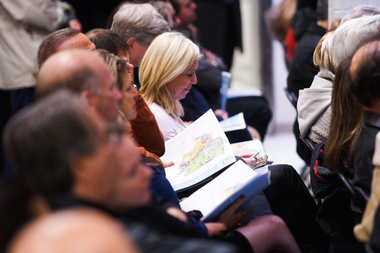 La Division des consultations publiques et de la participation citoyenne de la Ville a réuni près de 400 citoyens à sa soirée d’information portant sur un important projet urbain dans le secteur du bois de l’Équerre.