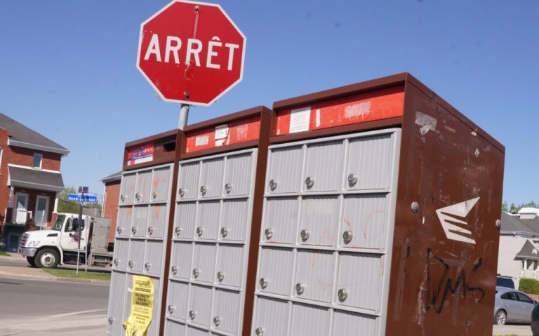 Postes Canada prévoit l'implantation de 1670 boîtes postales communautaires, appelées à desservir près de 70 000 adresses sur le territoire lavallois.
