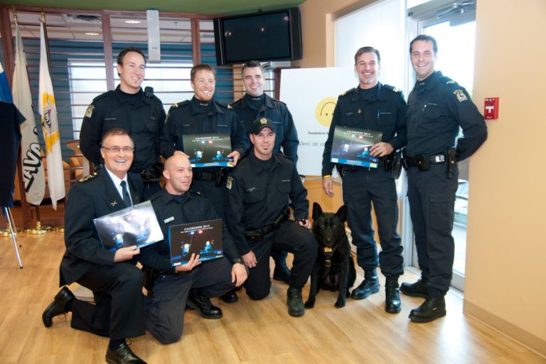 Lancement du calendrier 2013 des maîtres-chiens de la police de Laval Le calendrier 2013 de l’équipe des maîtres-chiens de la police de Laval a été lancé ce matin, au Quartier général du boulevard Chomedey.