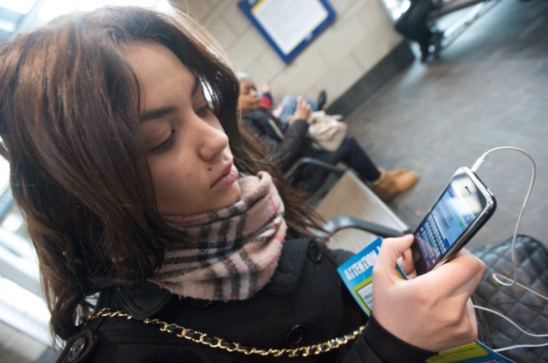 Gadgets coûteux, voleurs audacieux La plupart des propriétaires d'appareils électroniques les exhibent en public.