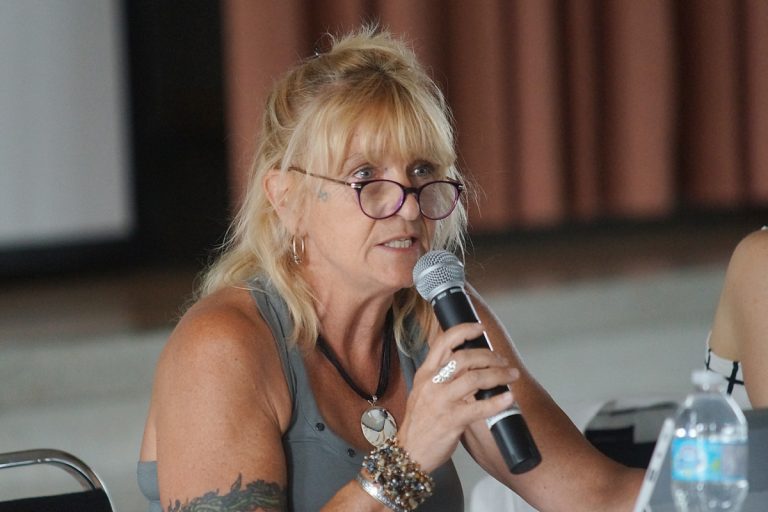 Sortir l’itinérance de la rue par un soutien à l’hébergement Carol Pagé, coordonnatrice du Réseau des organismes et intervenants en itinérance de Laval, s'affaire déjà à mettre sur pied une coordination et les différents comités nécessaires au bon fonctionnement du projet commun SRA (stabilité résidentielle avec accompagnement). (Photo TC Media - Mario Beauregard)