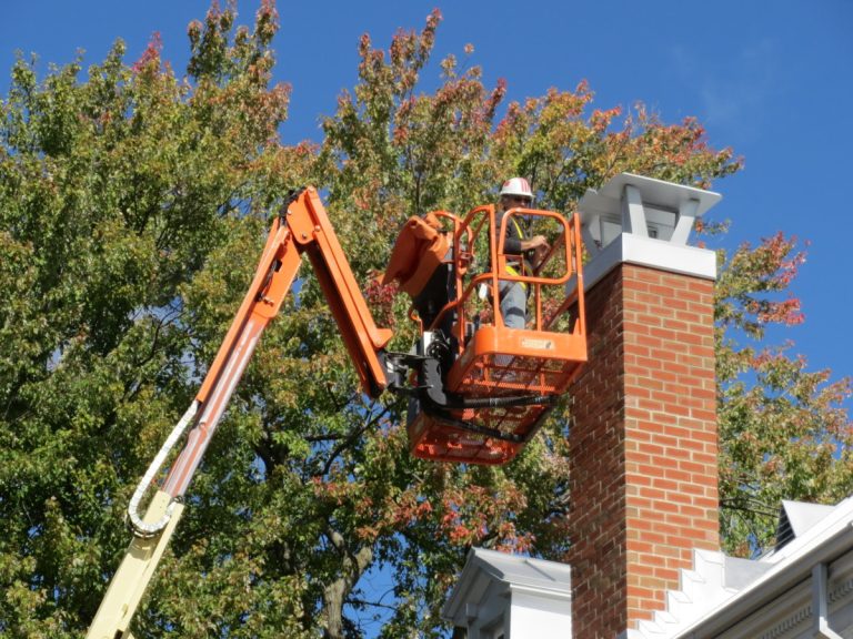 Réalisés à l'automne, les travaux de restauration des cheminées de la maison Félix-Labelle permettront d'accueillir le martinet ramoneur dès le printemps.