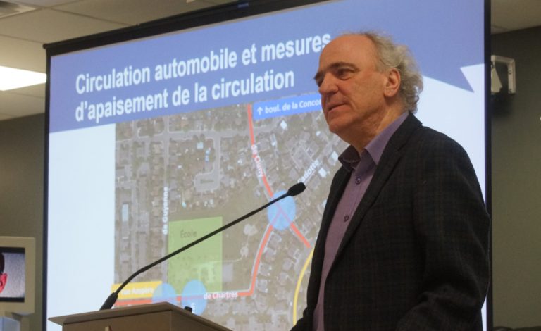 Dévoilement du projet du parc-école de Cluny Denis Fafard, adjoint au DGA - développement durable, explique les résultats de la consultation publique.