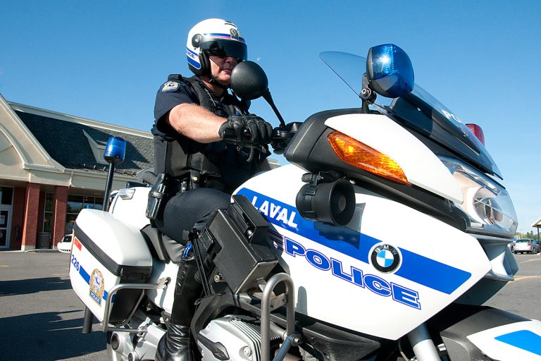 Entente de principe entre la Ville et ses policiers Aucune sanction ne devrait être imposée en raison de la Loi no 133, obligeant le port de l'uniforme, advenant un vote favorable de l'entente de principe intervenue entre la Ville de Laval et ses policiers.