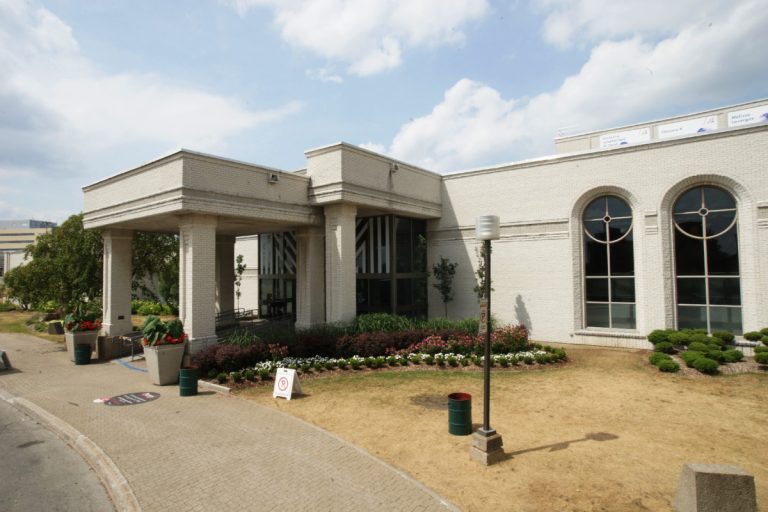 Plus de 100 000 $ pour la Maison des arts Les contributions financières accordées par le Conseil des arts et des lettres du Québec profiteront largement à la programmation de la Maison des arts.