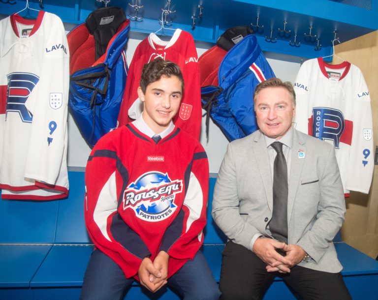 Jacob Chicoine a connu son heure de gloire en compagnie de Donald Audette à l'inauguration de la Place Bell.