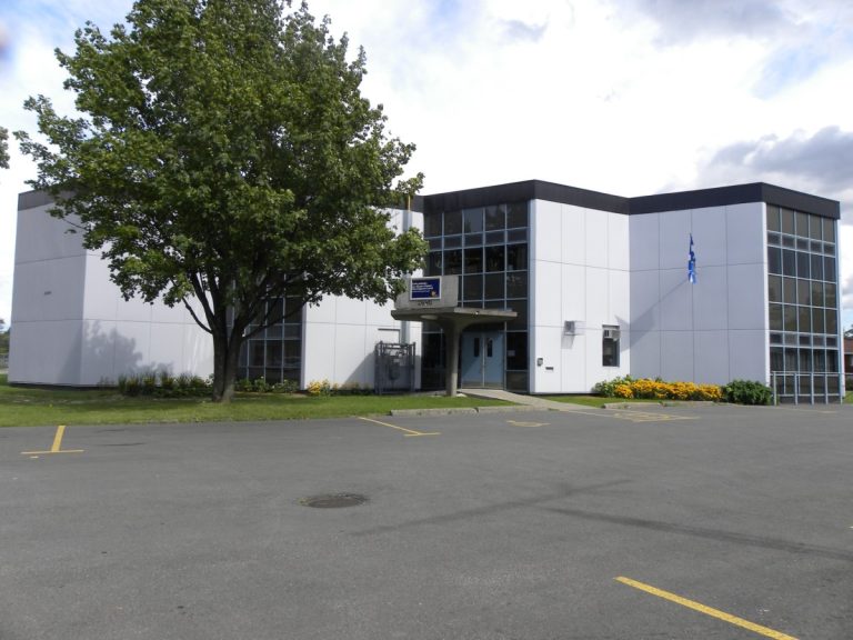 Les écoles de Laval débordent.