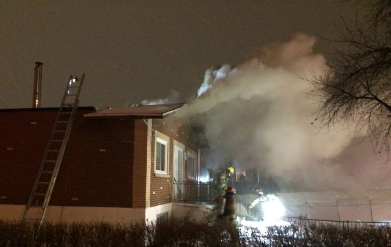 200 000$ de dommages dans un feu résidentiel Heureusement, personne ne se trouvait à l'intérieur des deux adresses affectées par les flammes et la fumée.