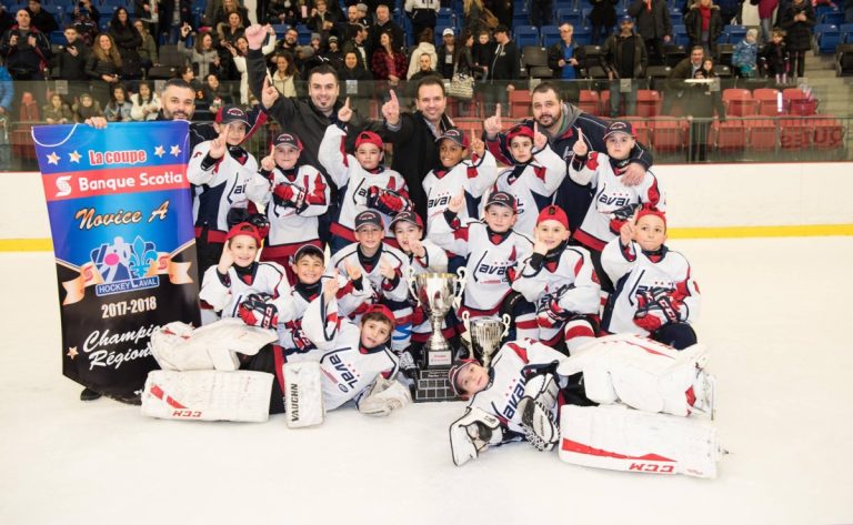 Cinq titres pour Laval-Est aux régionaux Les joueurs des Voisins de Laval-Est (novice A) ont raison de se réjouir. Ils célèbrent leur conquête des Championnats régionaux.
