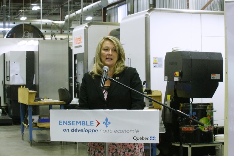 Lise Thériault était de passage à Laval afin de dévoiler le nom des entreprises choisies dans le cadre de la stratégie performe.