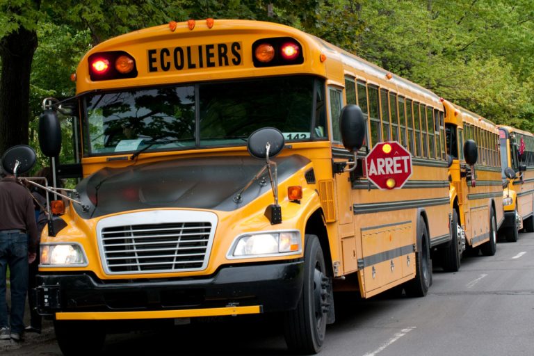 Un bambin déposé loin de chez lui Un jeune de la maternelle a été déposé au mauvais endroit par le chauffeur d'autobus.