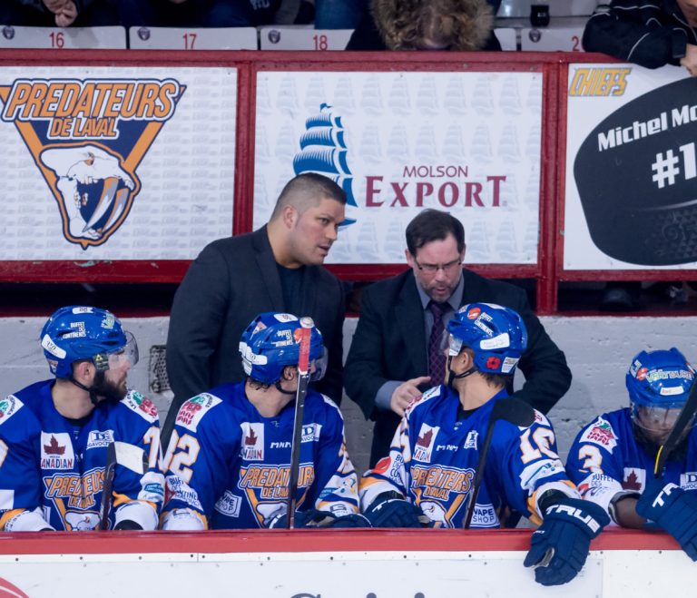 L'entraîneur des Prédateurs Éric Haley.