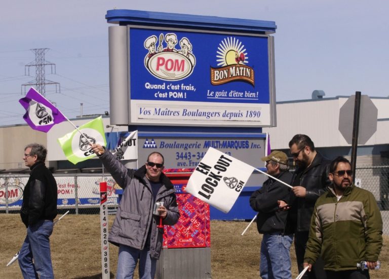 Les employés du centre de distribution Multi-Marques demandent à la direction de lever le lock-out et de retourner à la table de négociation.