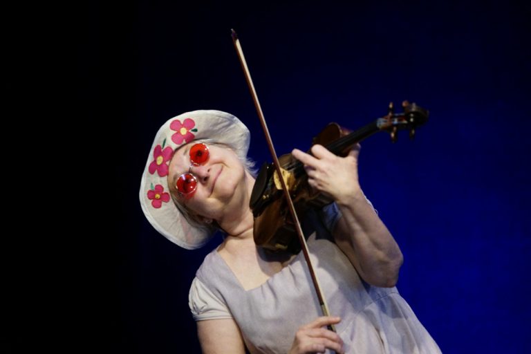 Vitesse de croisière atteinte pour Petits Bonheurs Laval Marie-Hélène da Silva est interprète et directrice artistique du Moulin à musique fondé en 1980.