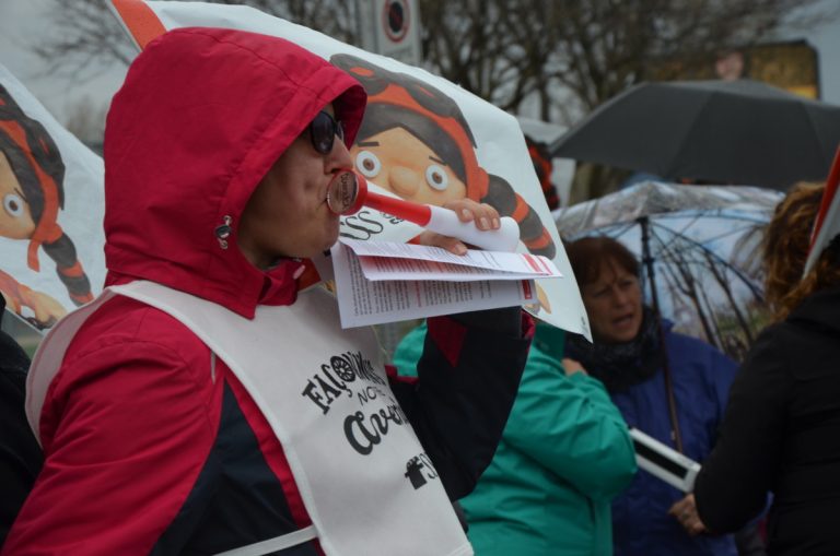 Des travailleuses de CPE en colère Les travailleuses en CPE demandent à la partie patronale de revenir à la table de négociation.