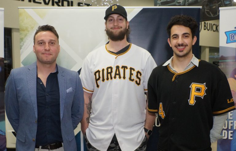 Frédéric Majeur veut conduire les Pirates en séries Frédéric Majeur, Patrick Lalonde (entraîneur adjoint) et Michael Makarios ont pris part à la conférence de presse de Baseball Laval lançant les activités de la saison 2018.