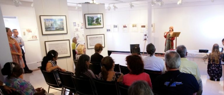 Nancy R. Lange, présidente de RAPPEL: Parole-Création, a lancé les festivités devant plus de 70 personnes invitées, en ouverture d'événement.