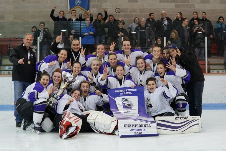 Dix conquêtes pour les équipes lavalloises à la maison Les Rebelles ont remporté le championnat junior A au tournoi féminin de Laval.