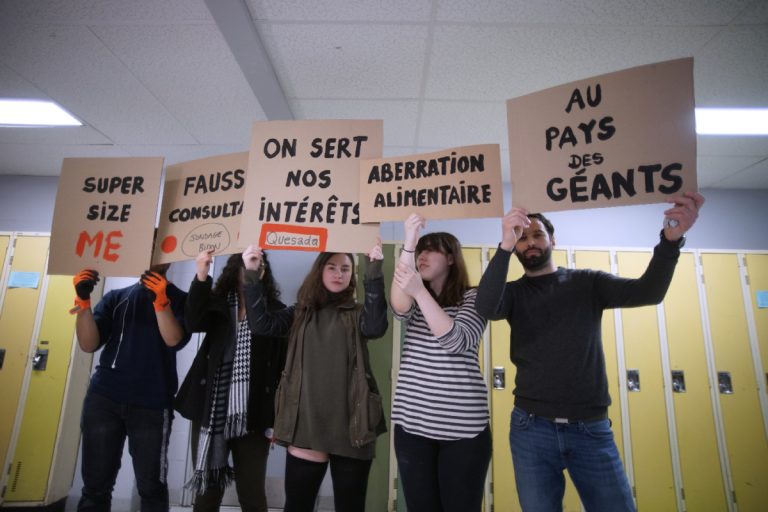 «Au Collège Montmorency, la mission éducative passe par la malbouffe» Des étudiants dénoncent l'arrivée d'une nouvelle franchise de malbouffe à Montmorency.