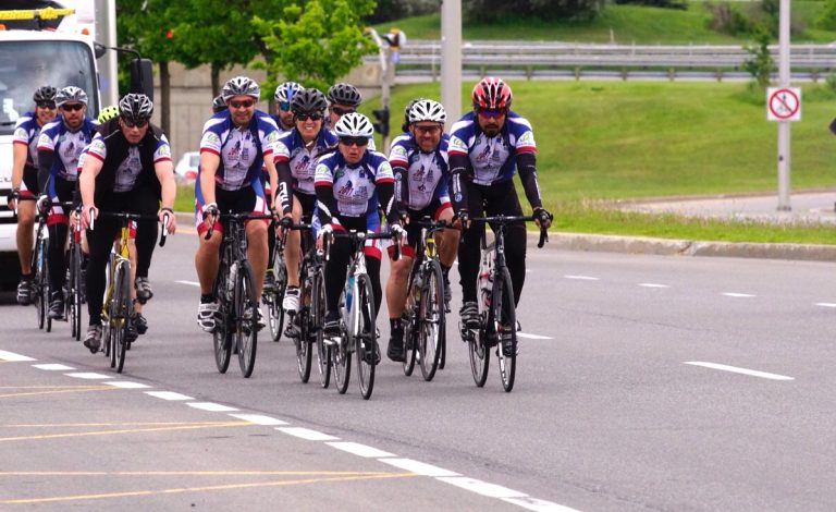 Des policiers bravent le mauvais temps et amassent 40 000 $ Le Tour cycliste des policiers de Laval a bouclé les quelque 1100 kilomètres au quartier général du Service de police vers 16h le 3 juin.