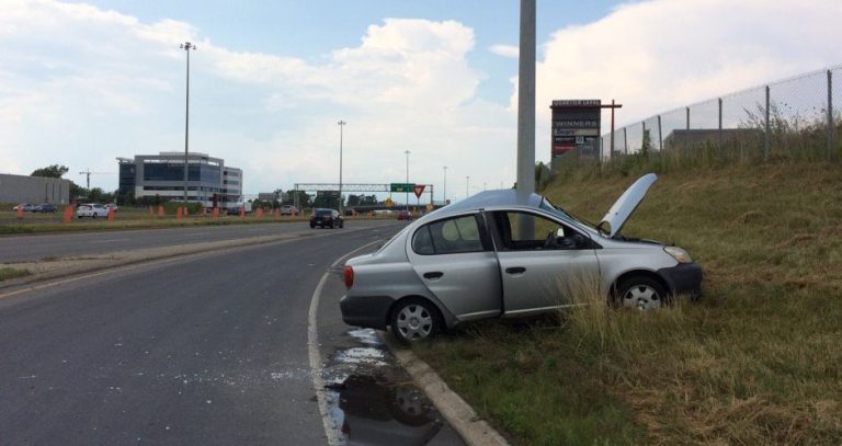 Accident mortel dans une bretelle de l’autoroute 15 La conductrice d'une cinquantaine d'années n'a pu survivre au violent impact.