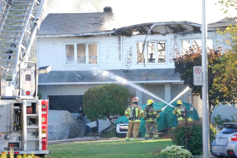 Maison emportée par les flammes rue d’Édimbourg L'incendie a brûlé quasi entièrement le bâtiment et menace le voisinage.