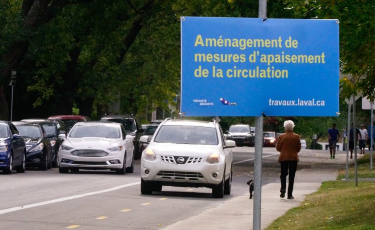 Les parents d'élèves doivent respecter le Code de la sécurité routière aux abords des zones scolaires.