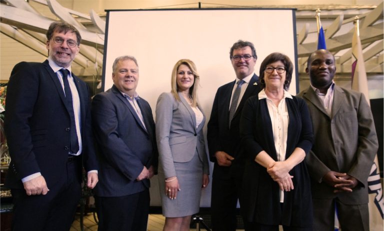 Laval dévoile son plan en matière d’immigration Aline Dib, Pierre Tessier, Maxime Mongeon, Johanne Allaire, Nel Ewane et Pierre Tison ont dévoilé les grandes lignes du Plan d'action en matière d'immigration.