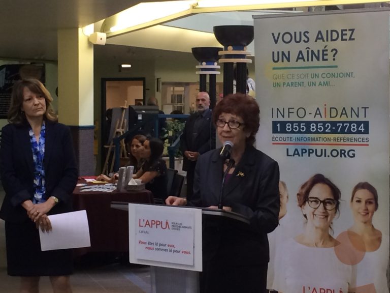 Plus de 1,2 million pour les proches aidants d’aînés La présidente de l'Appui Laval, Mariette Chalifoux, au micro, sous le regard attentif de la directrice générale de l'organisme, Diane Lavergne.