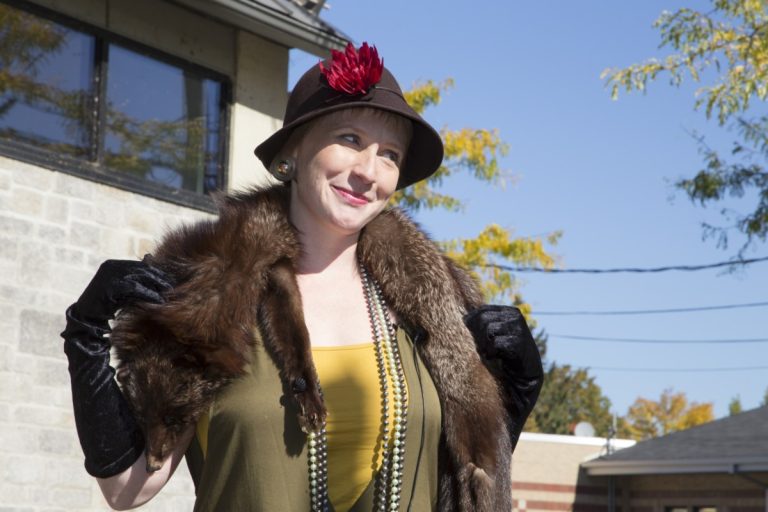 Des comédiens professionnels incarnent des personnages connus ou représentatifs du passé lavallois.